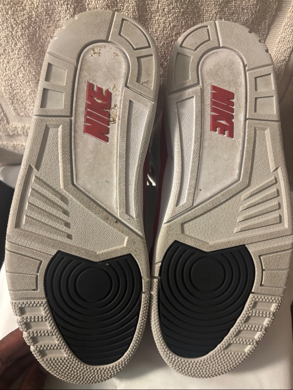 Air Jordan 3 White and Red Retro Low-Top Sneakers - Picture 4 of 5
